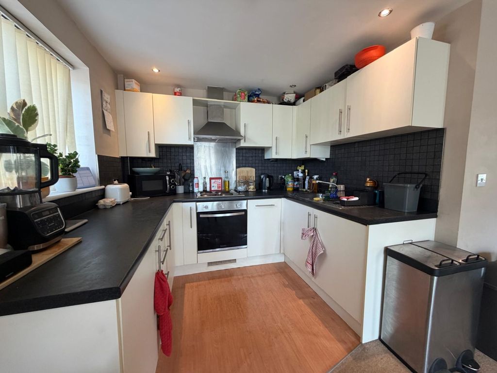 Property photo 3 of 7 F60Fa1B0-89c4-4F58-9E99-873E88623464