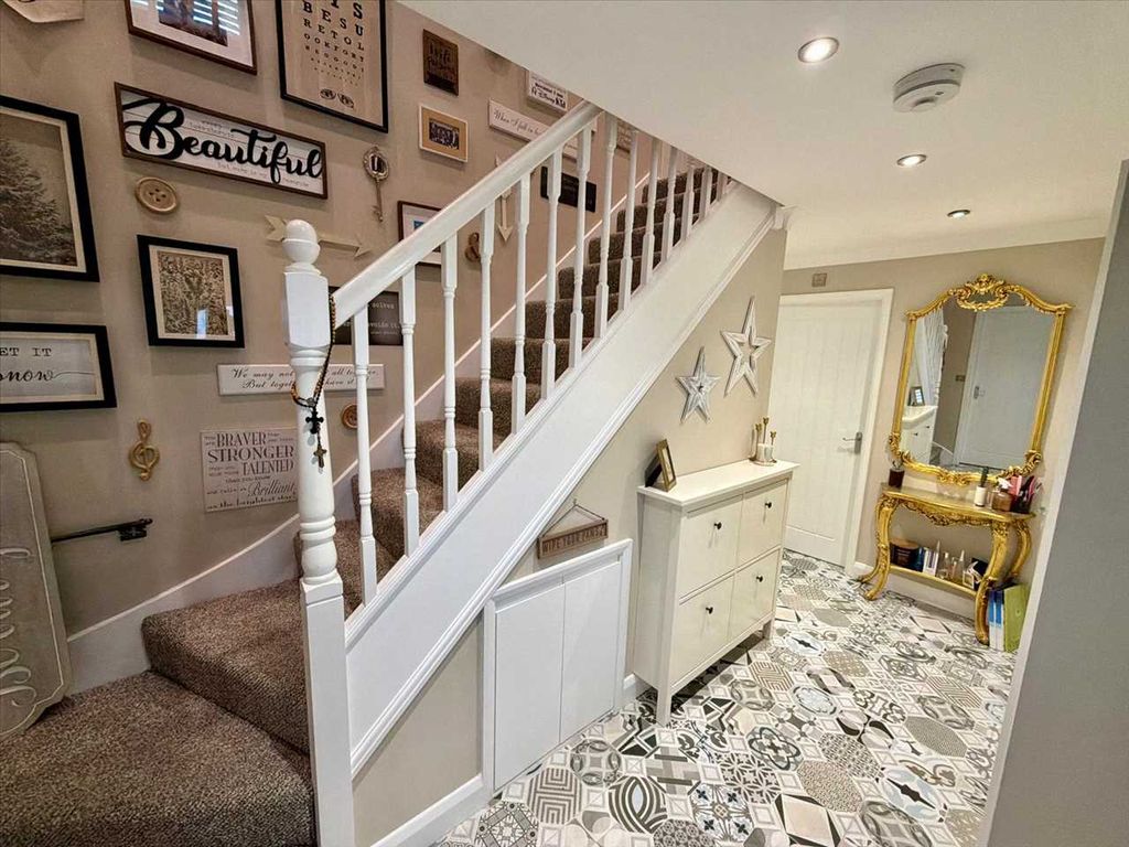 Property photo 2 of 31 Hall