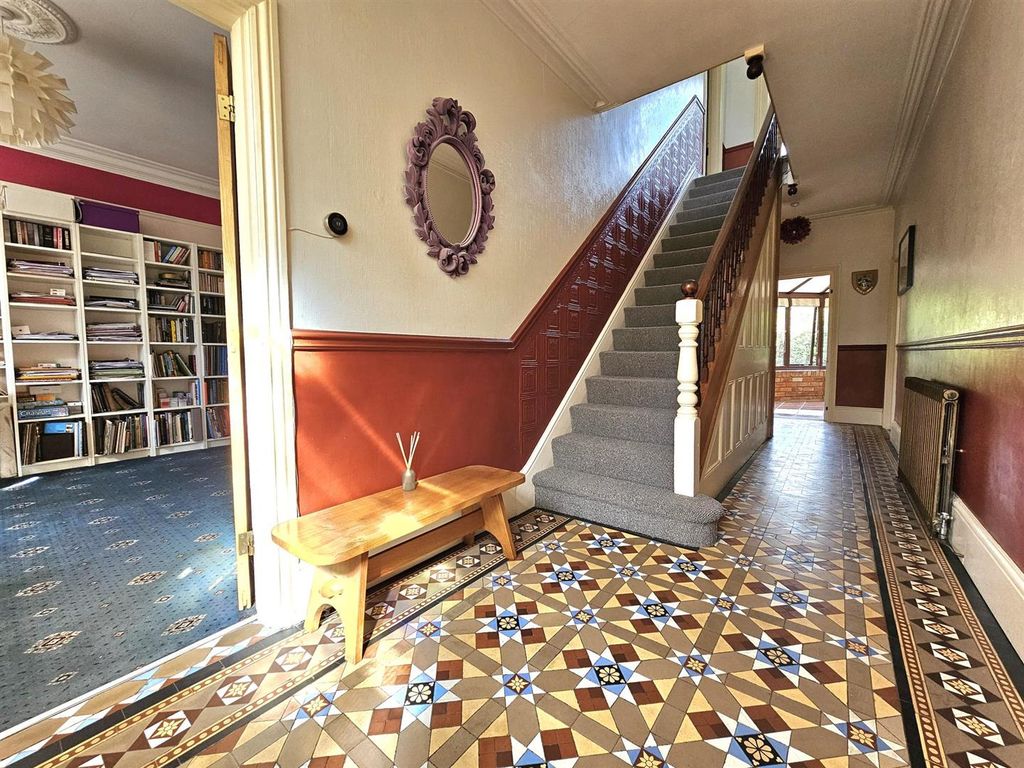 Property photo 2 of 18