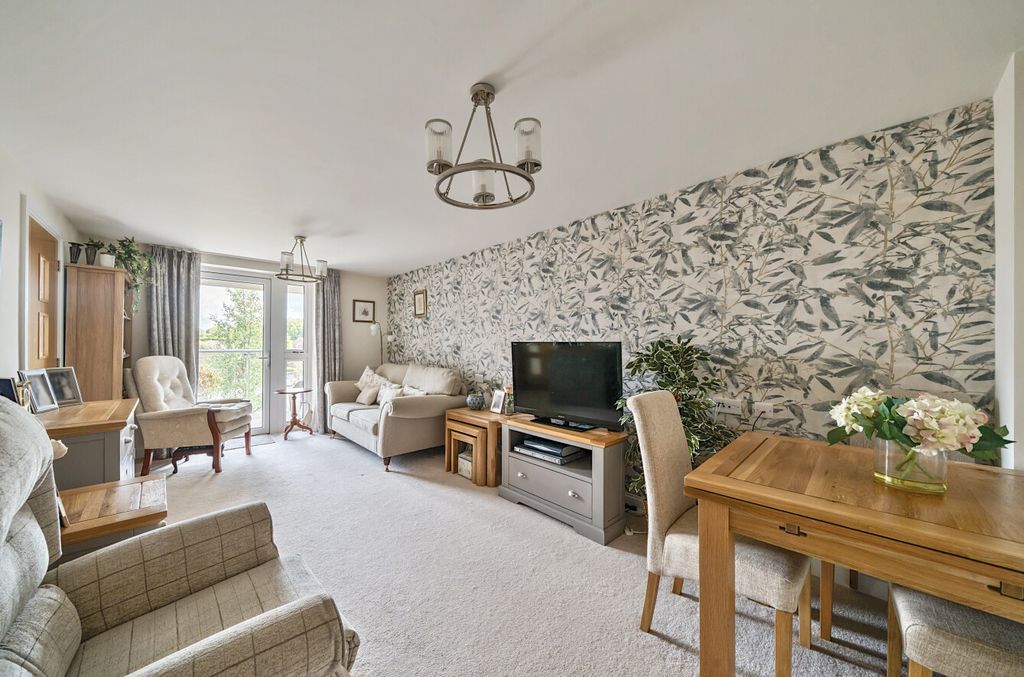 Property photo 2 of 10 1303701-7-6842B76...