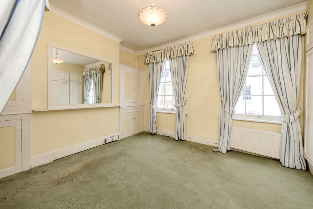 Property photo 3 of 13 Picture No. 02