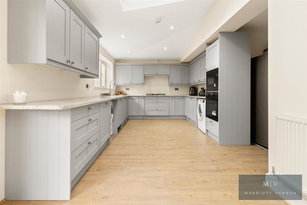 Property photo 2 of 22 Queenhill Road 17 MV-14.Jpg