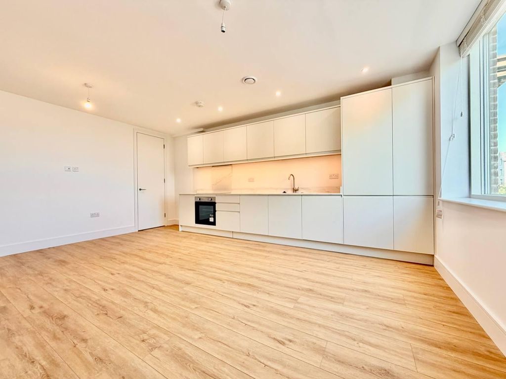 Property photo 2 of 9 Kitchen