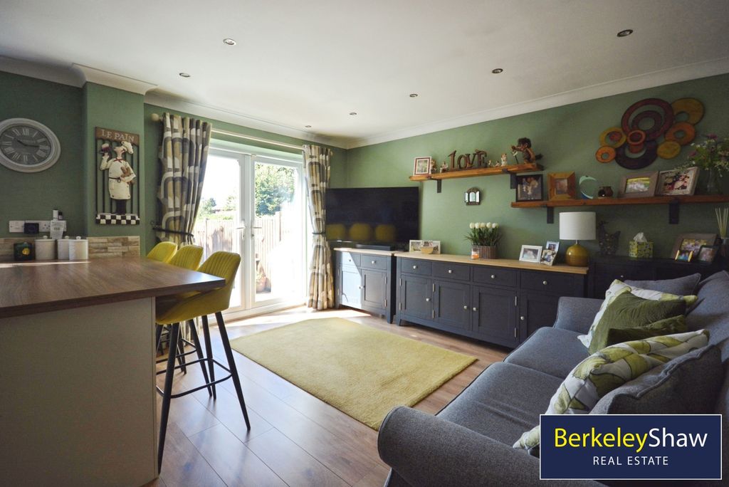 Property photo 3 of 16 Pbox-Img.Jpg