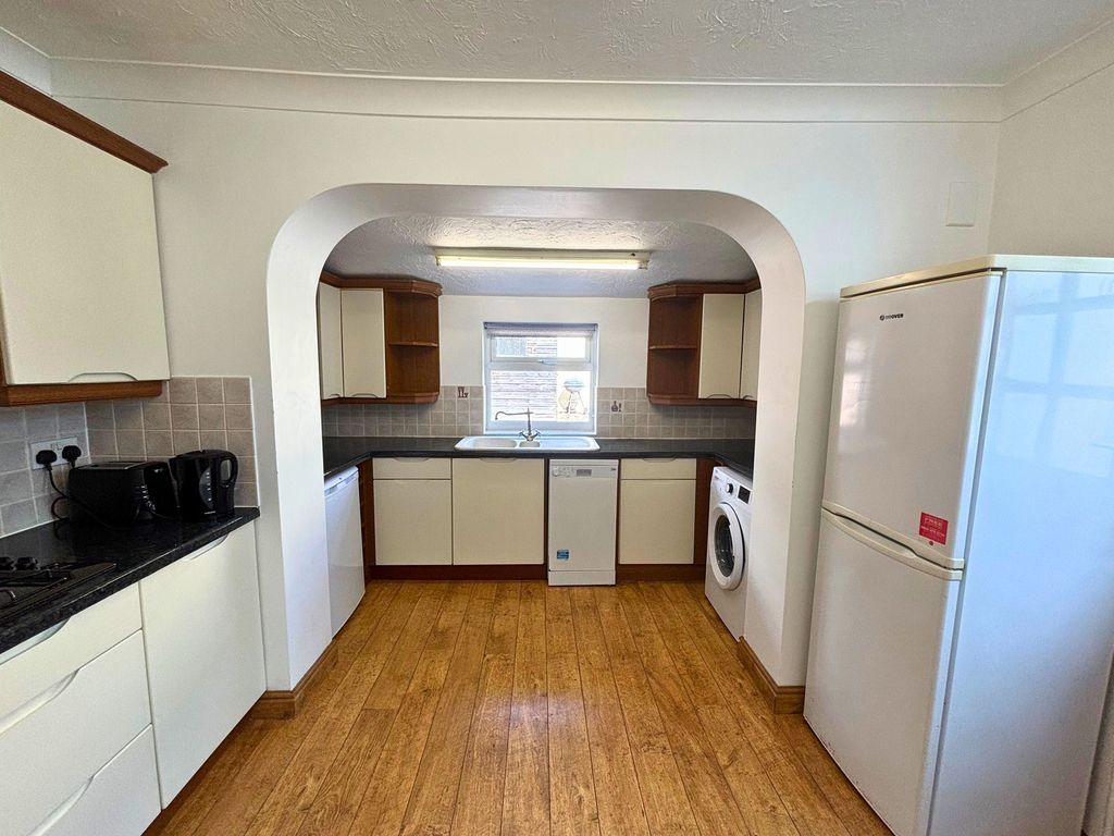 Property photo 2 of 25 Kitchen