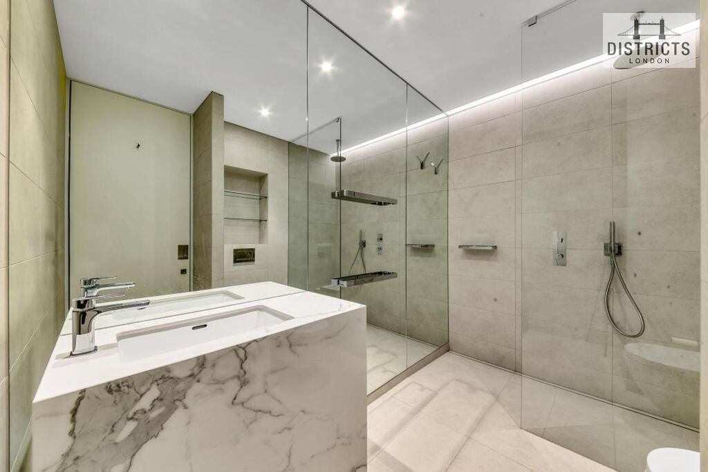 Property photo 3 of 7 Bathroom.Jpg