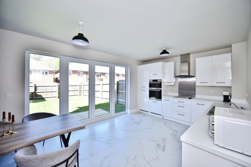 Property photo 2 of 18 Pbox-Img.Jpg