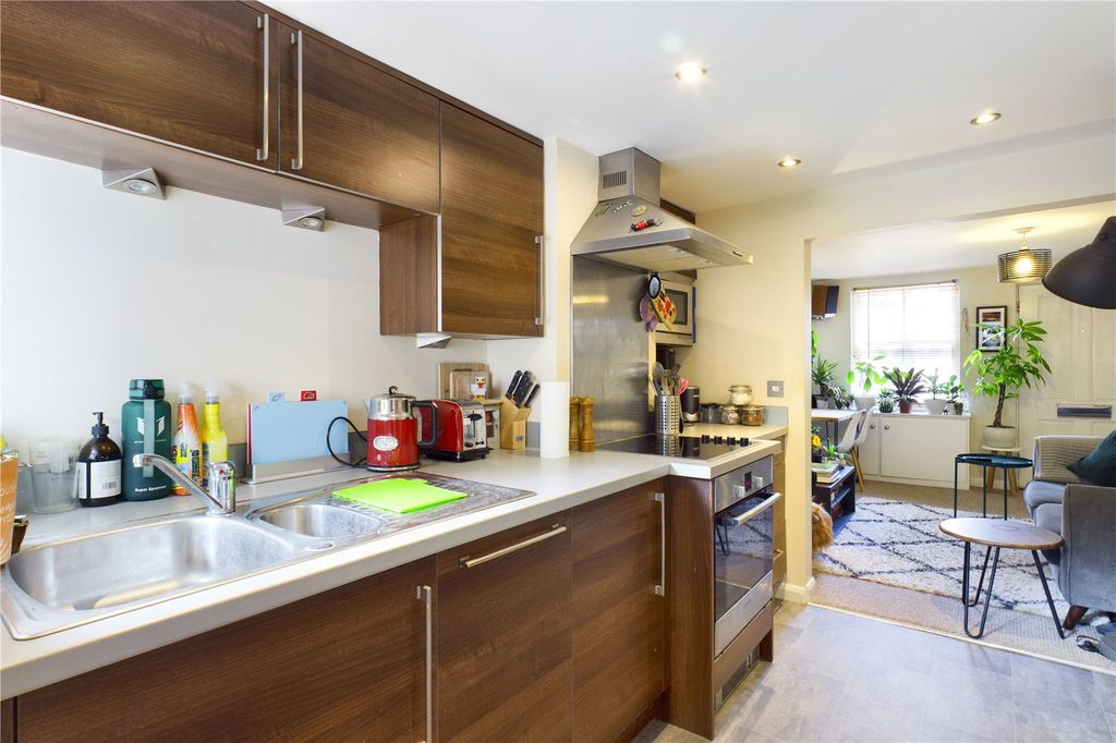 Property photo 2 of 11 Kitchen
