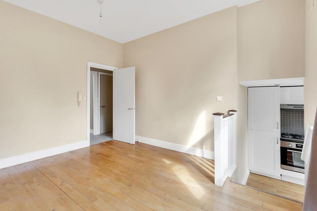 Property photo 3 of 12 Reception