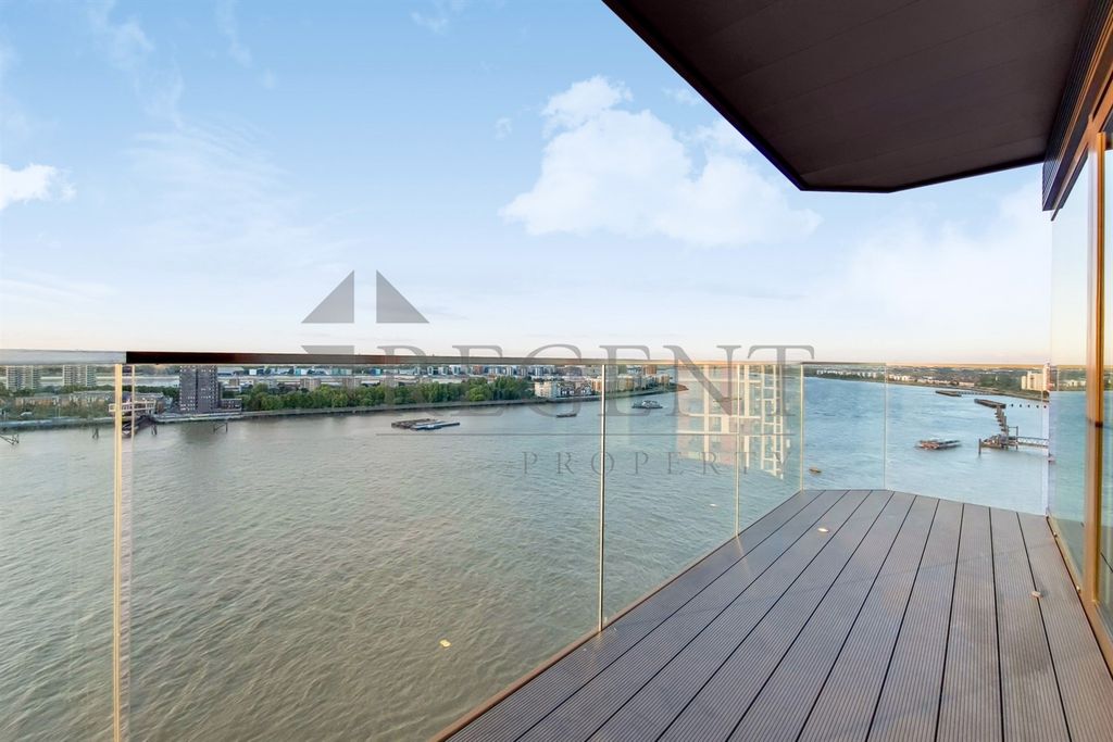 Property photo 3 of 19 Balcony 1