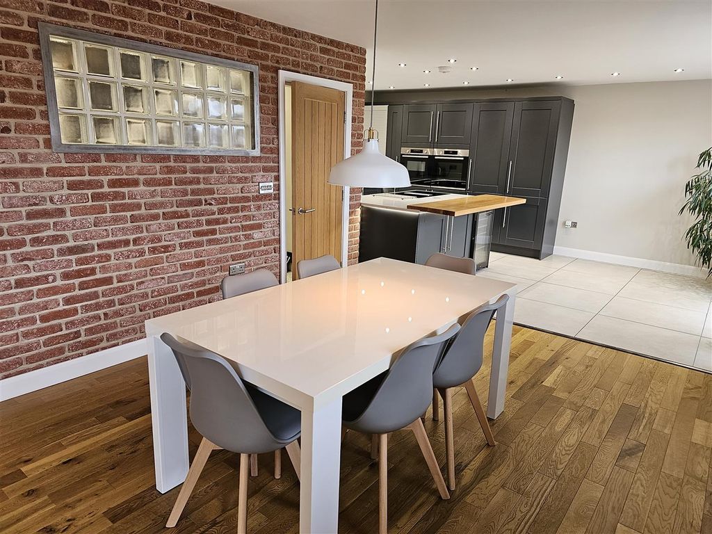 Property photo 3 of 19 Kitchen Diner.Jpg