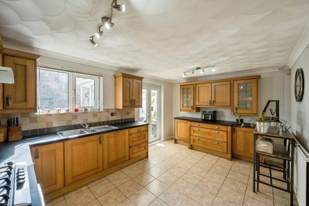 Property photo 3 of 15 Kitchen