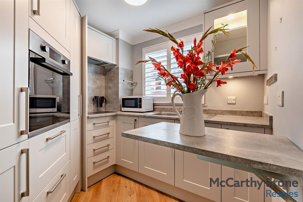 Property photo 2 of 12 8657747-Interior01-800.Jpg
