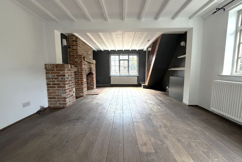Property photo 2 of 18 A Lounge
