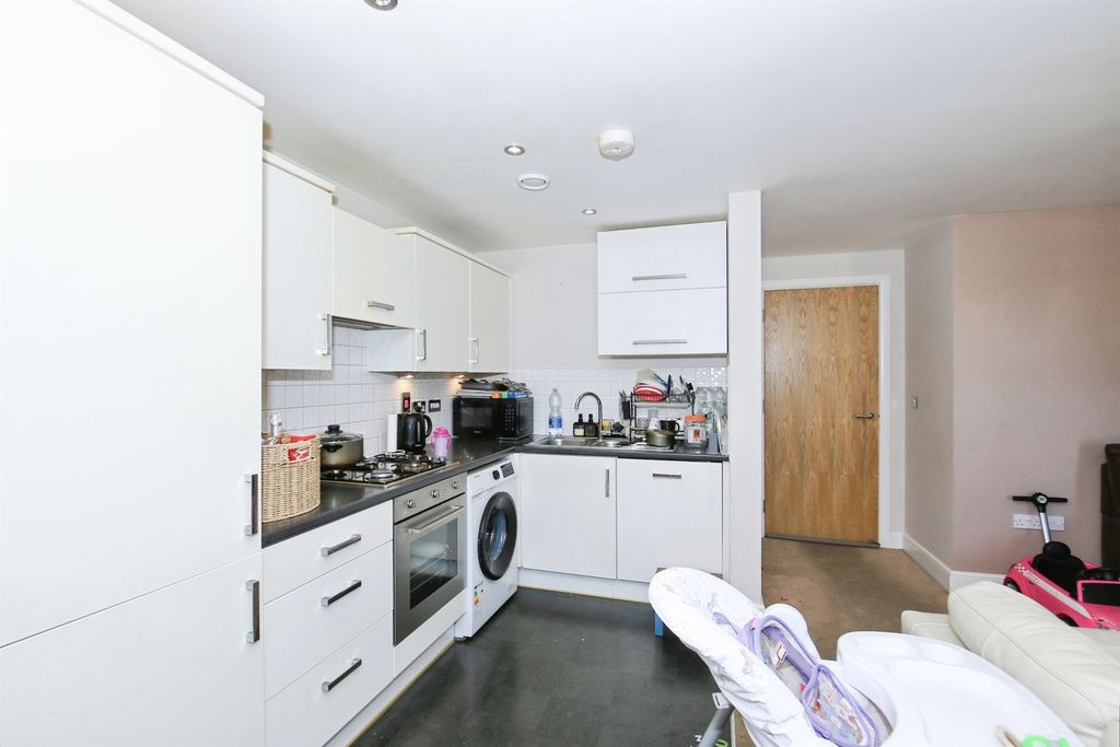 Property photo 2 of 10