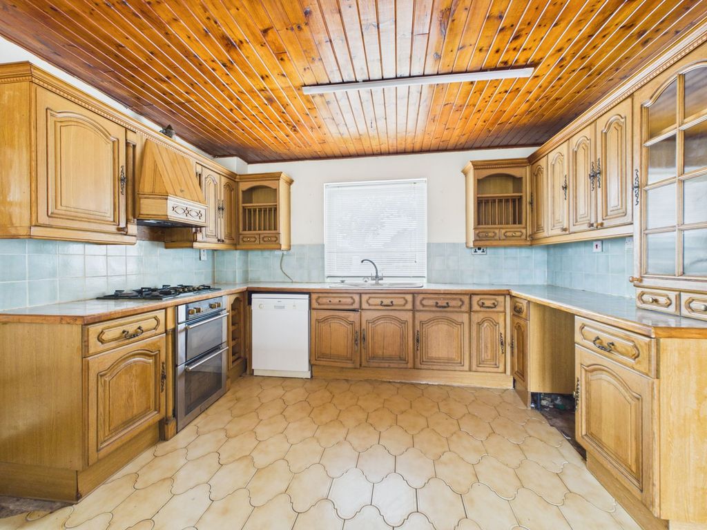 Property photo 3 of 26