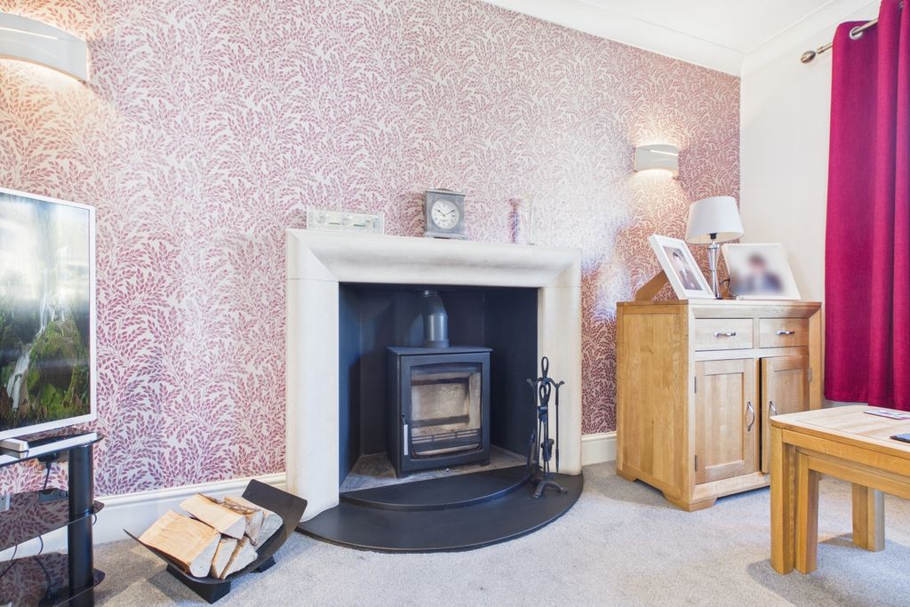 Property photo 2 of 41 Ewemove - Spalding - Werrington - Living Room