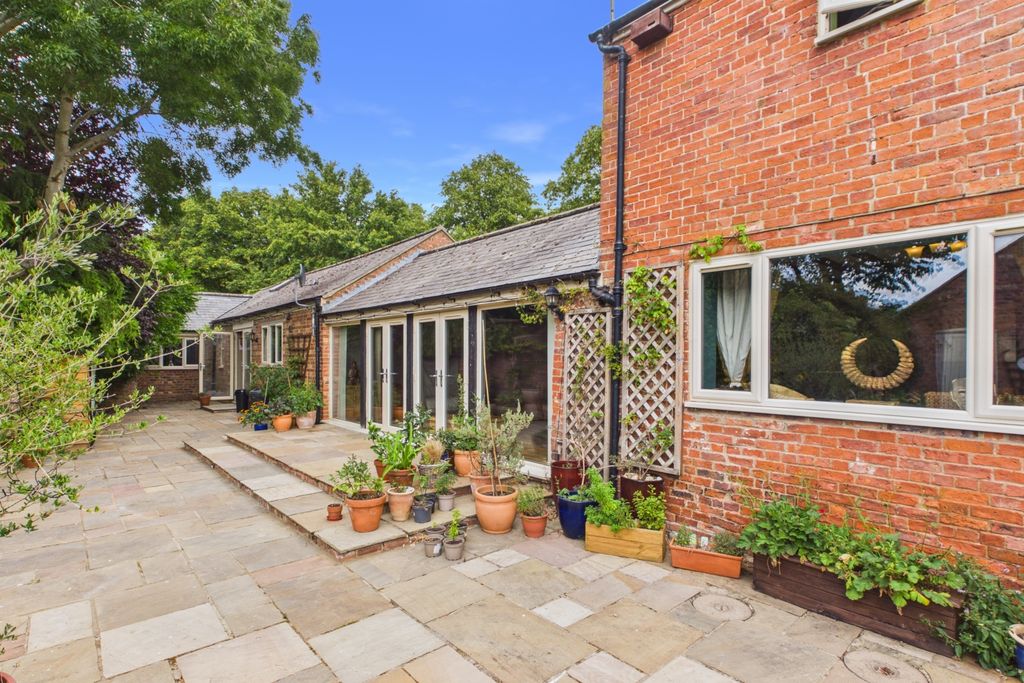 Property photo 3 of 41 Ewemove - Spalding -  Beeches - Courtyard