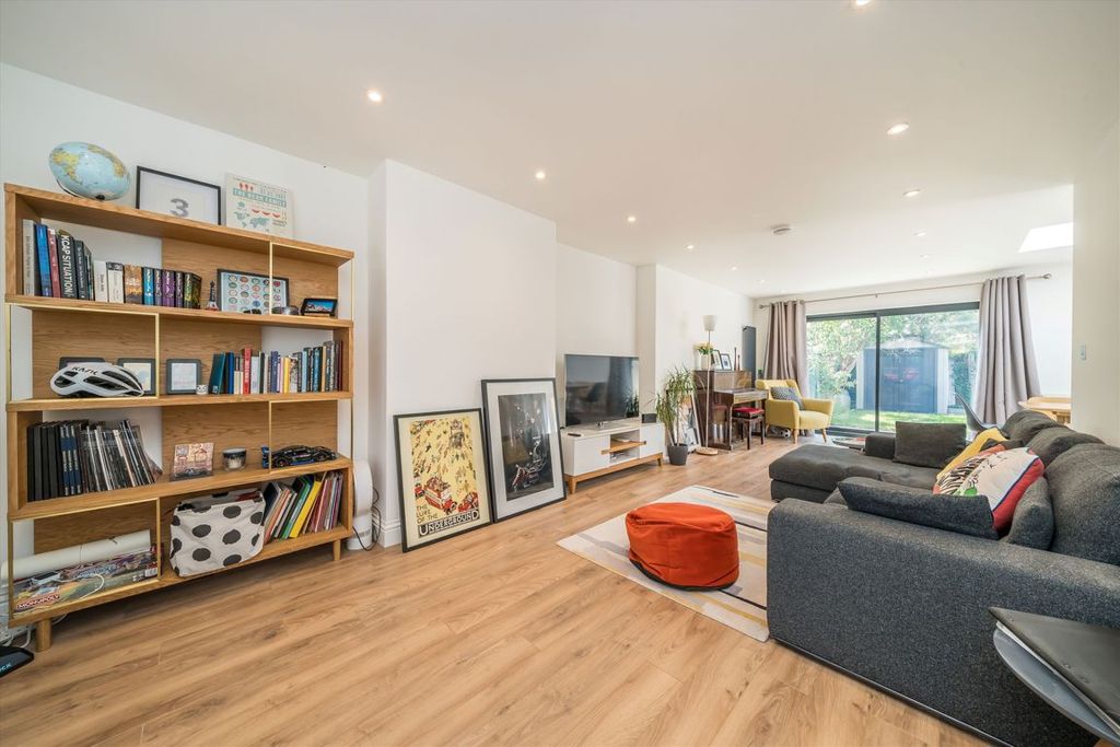Property photo 2 of 7