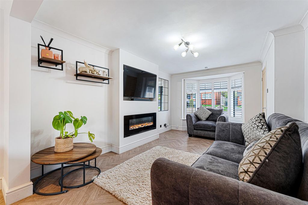 Property photo 2 of 25 4 Belvedere Close-34.Jpg