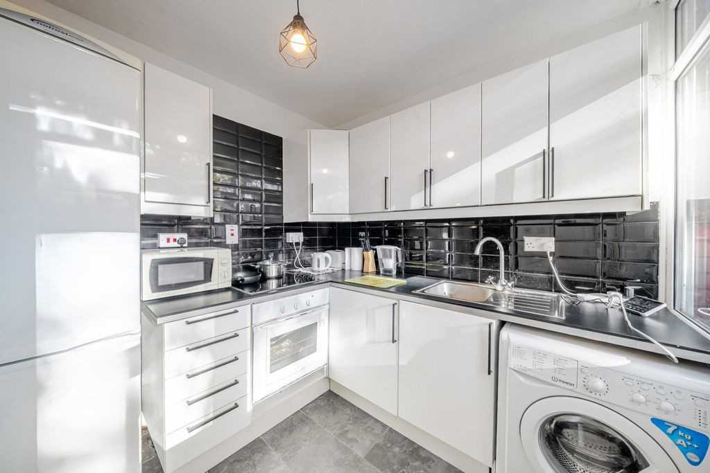 Property photo 2 of 20 Kitchen