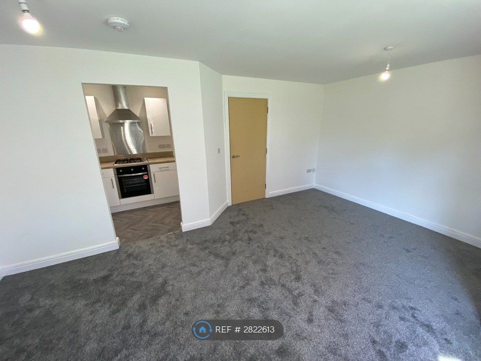 Property photo 2 of 7 Living Area