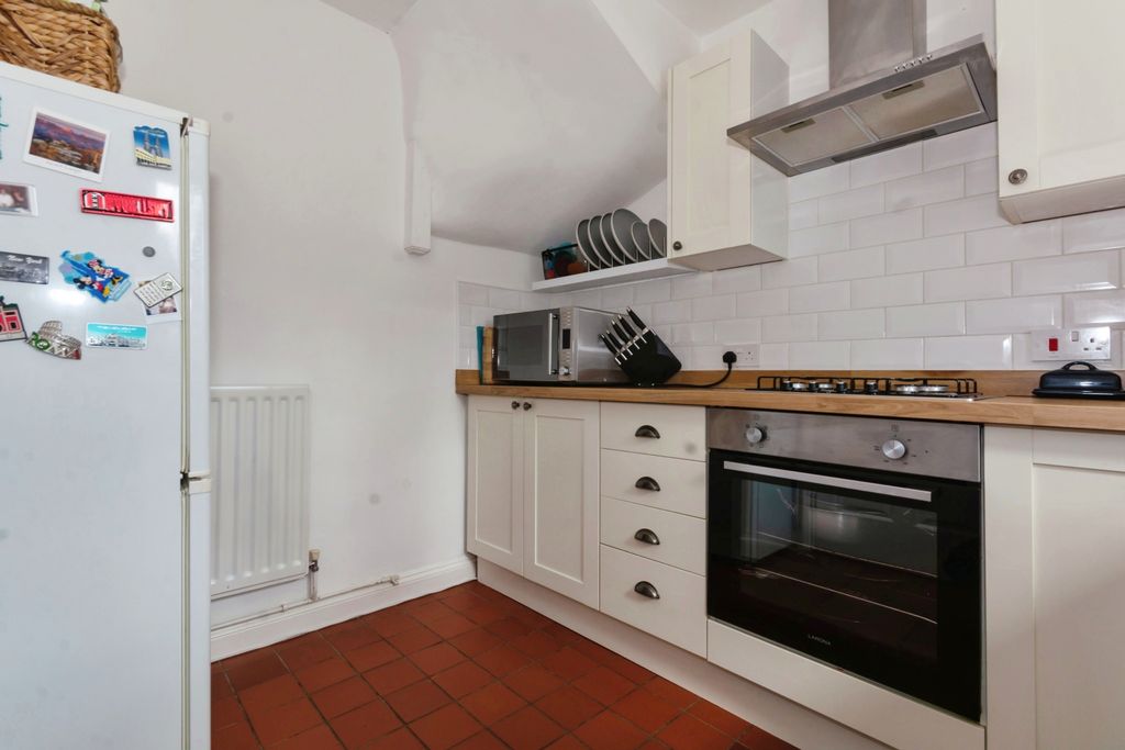 Property photo 3 of 16 Kitchen
