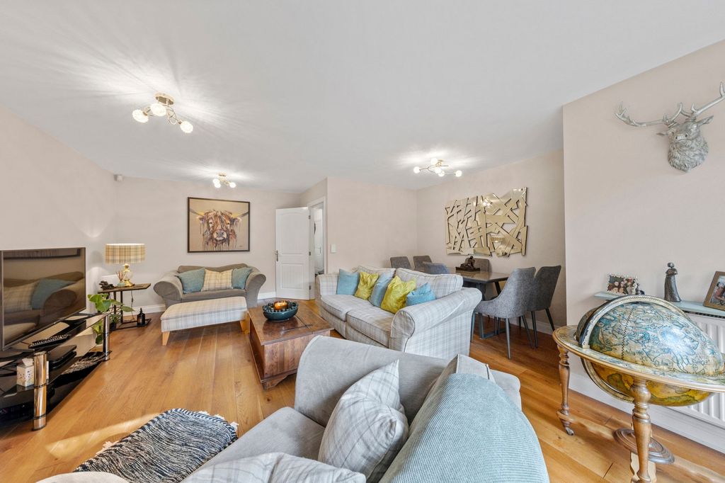 Property photo 3 of 33