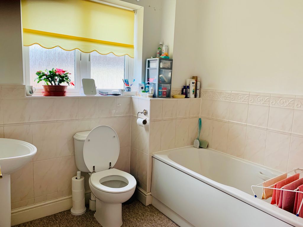 Property photo 3 of 4 Bathroom