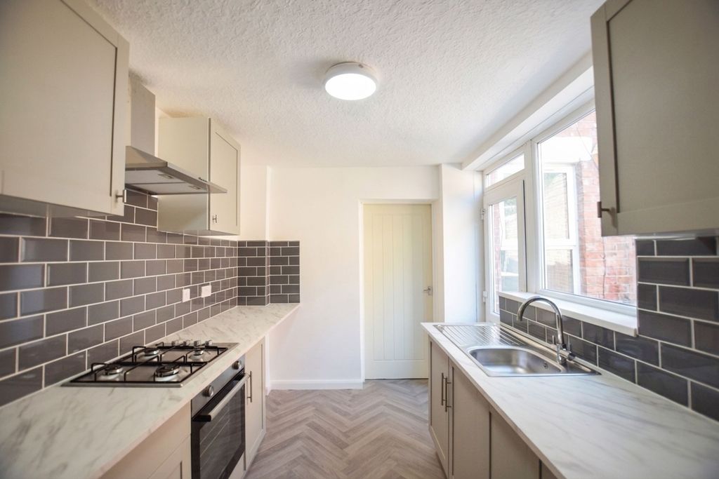 Property photo 1 of 7 Kitchen