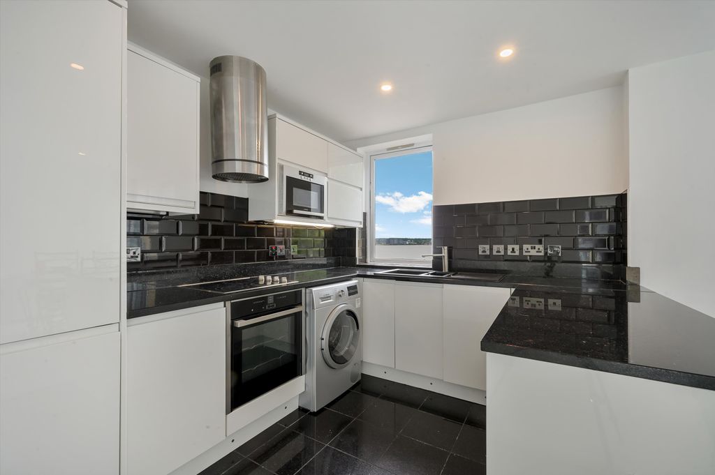 Property photo 2 of 11 Image