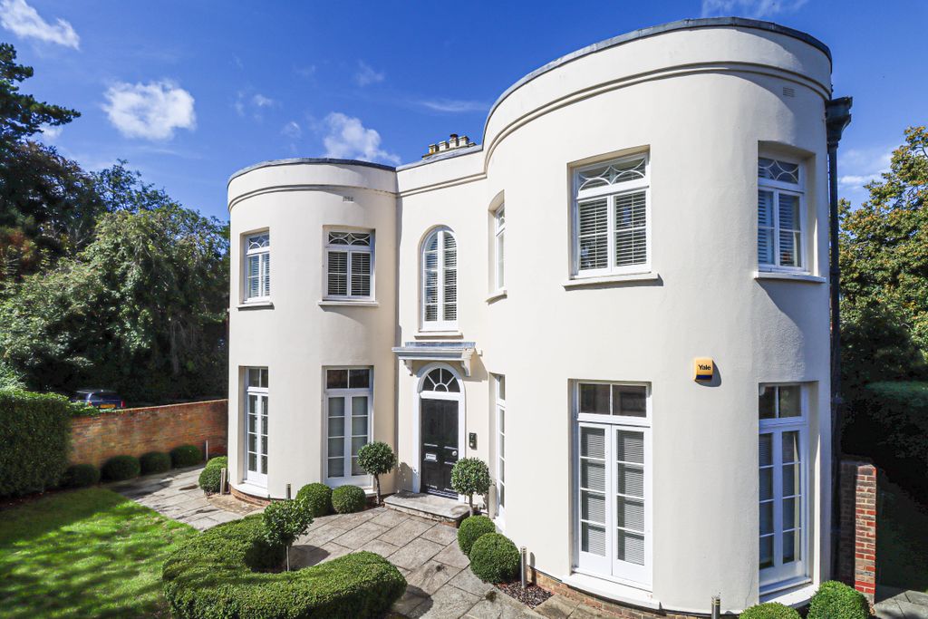 Property photo 1 of 19 Front