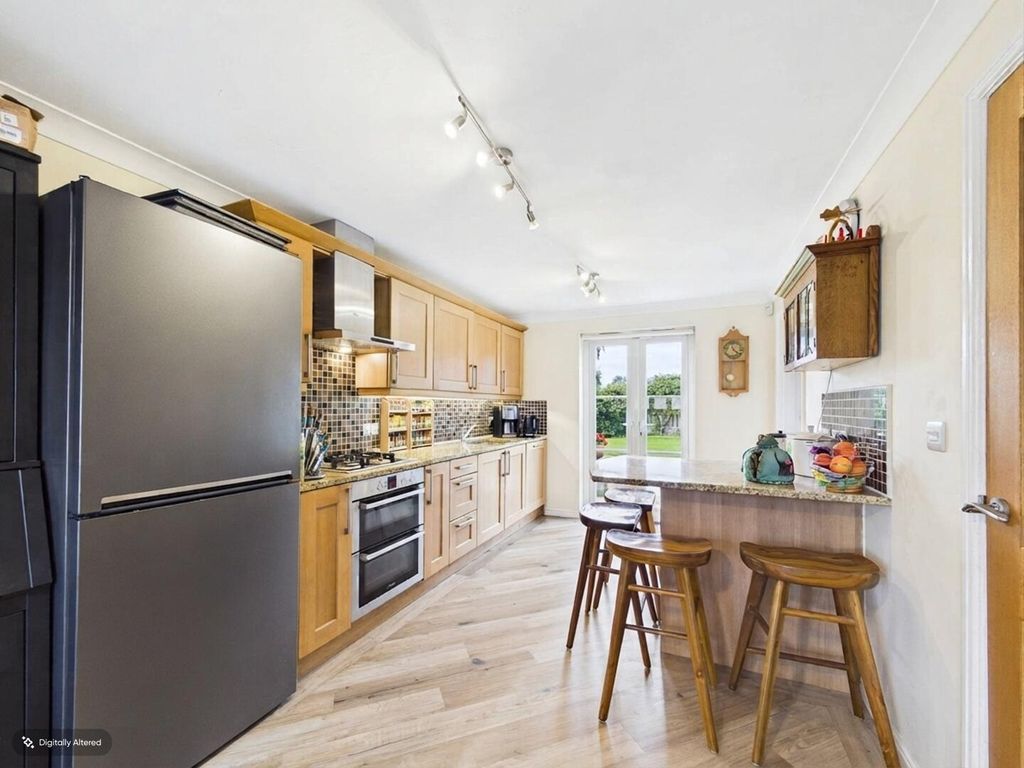 Property photo 3 of 17 Kitchen