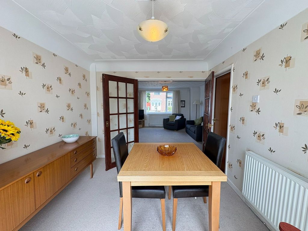 Property photo 3 of 35