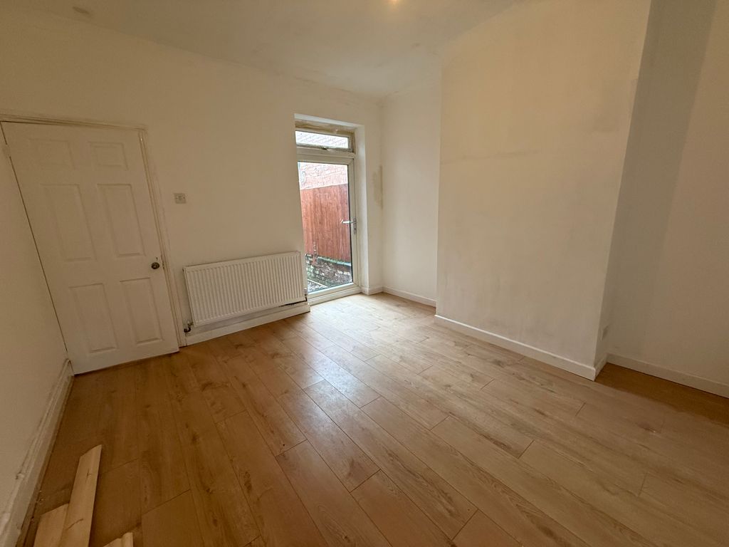 Property photo 3 of 7 Living Room