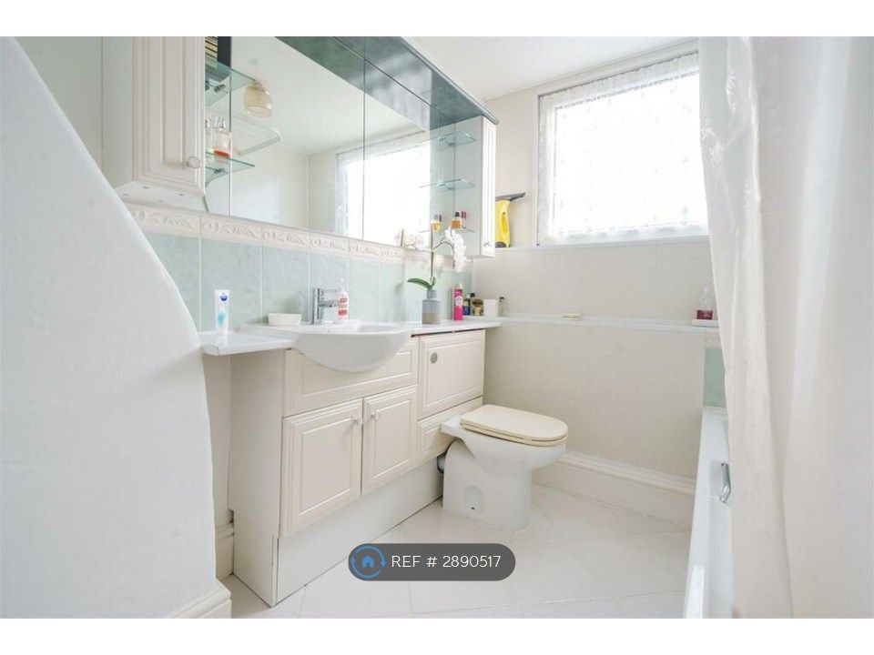 Property photo 3 of 12 Bathroom