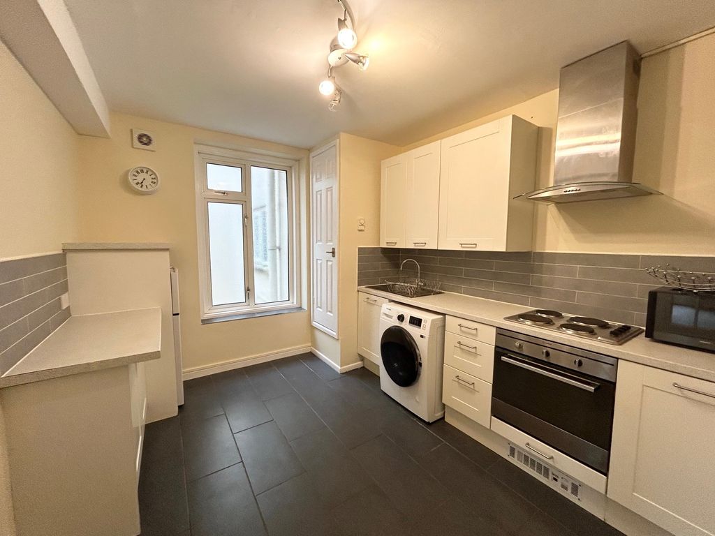 Property photo 2 of 12 Kitchen