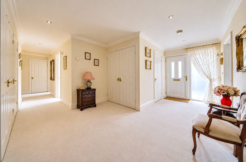 Property photo 2 of 18 Picture No. 28