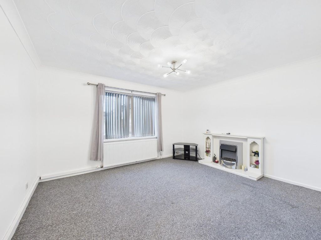 Property photo 3 of 6 Living Room