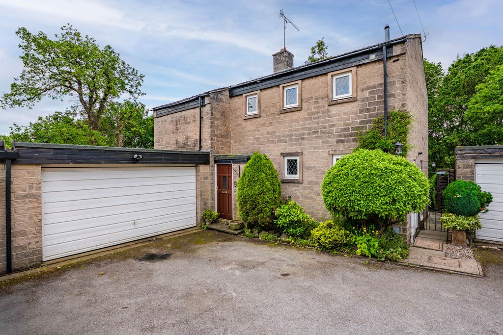 Property photo 1 of 27