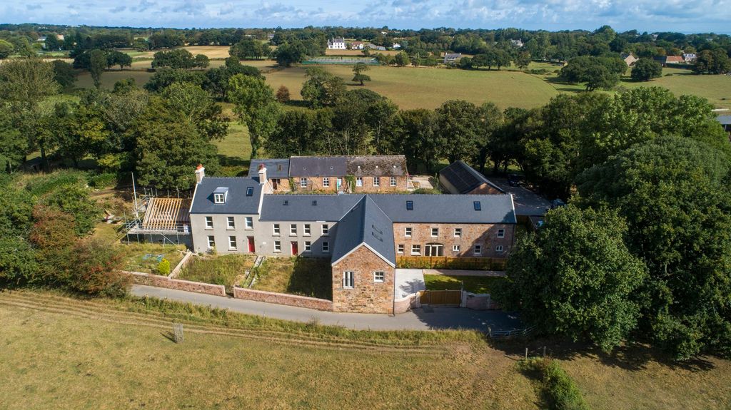 Property photo 3 of 39