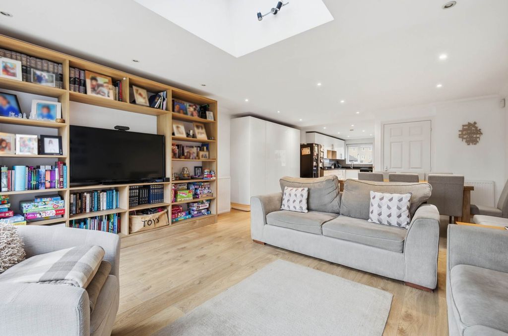 Property photo 2 of 24