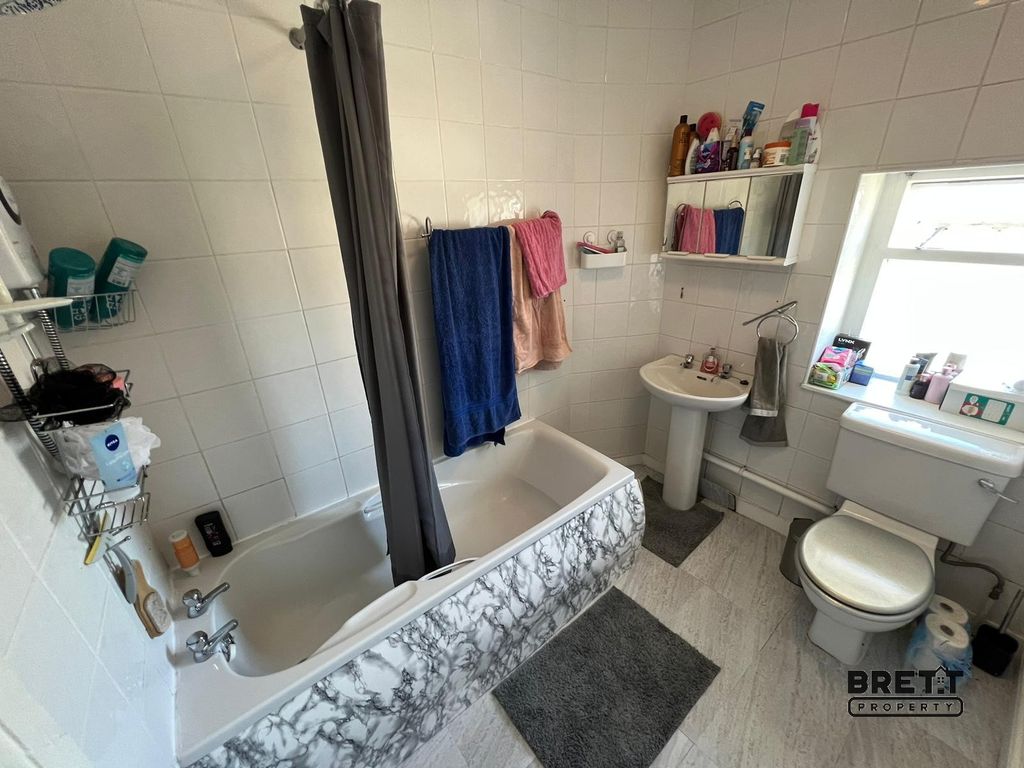 Additional image 4 of 1 bed flat for saleFlat 3, 19 London Road, Pembroke Dock SA72
