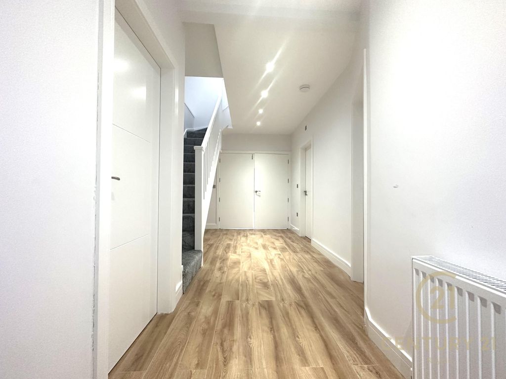 Property photo 3 of 27