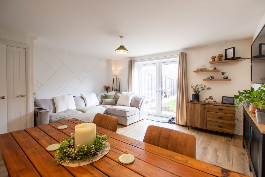 Property photo 3 of 21