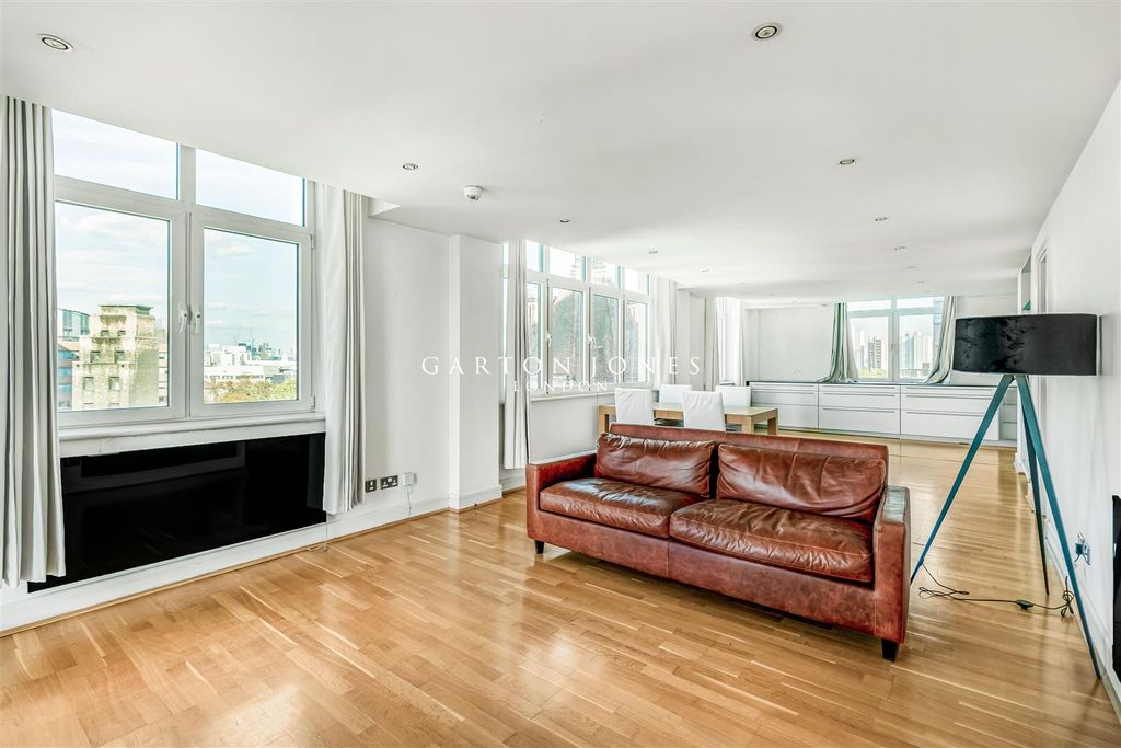 Property photo 1 of 14 Reception