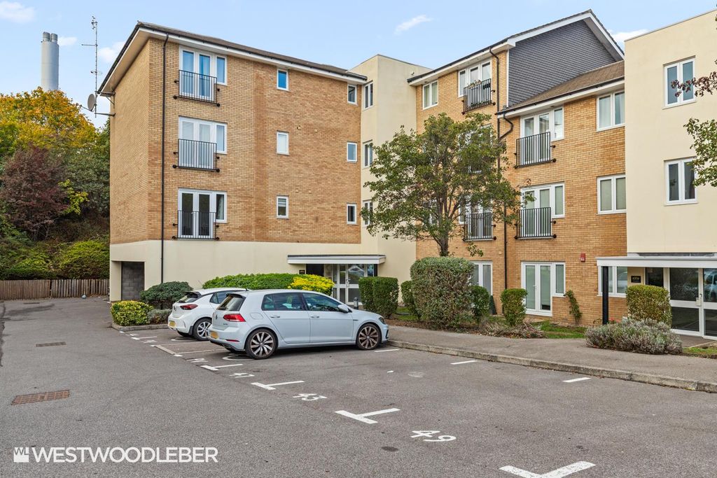 Property photo 1 of 27 Waterfallclose_30.Jpg