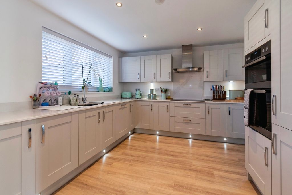 Property photo 3 of 22 Pbox-Img.Jpg