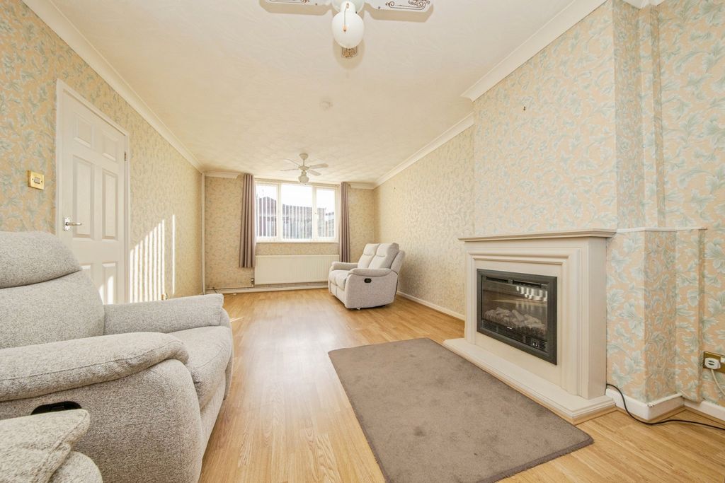 Property photo 3 of 17 Photo