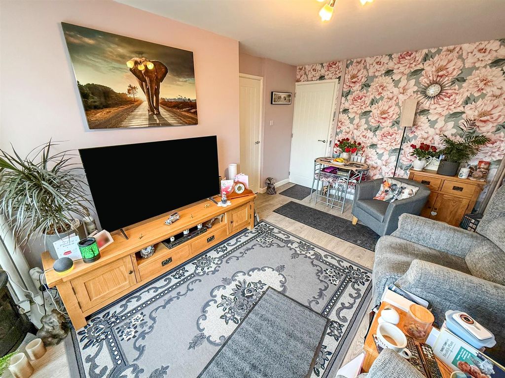 Property photo 2 of 10 Living/Dining Room